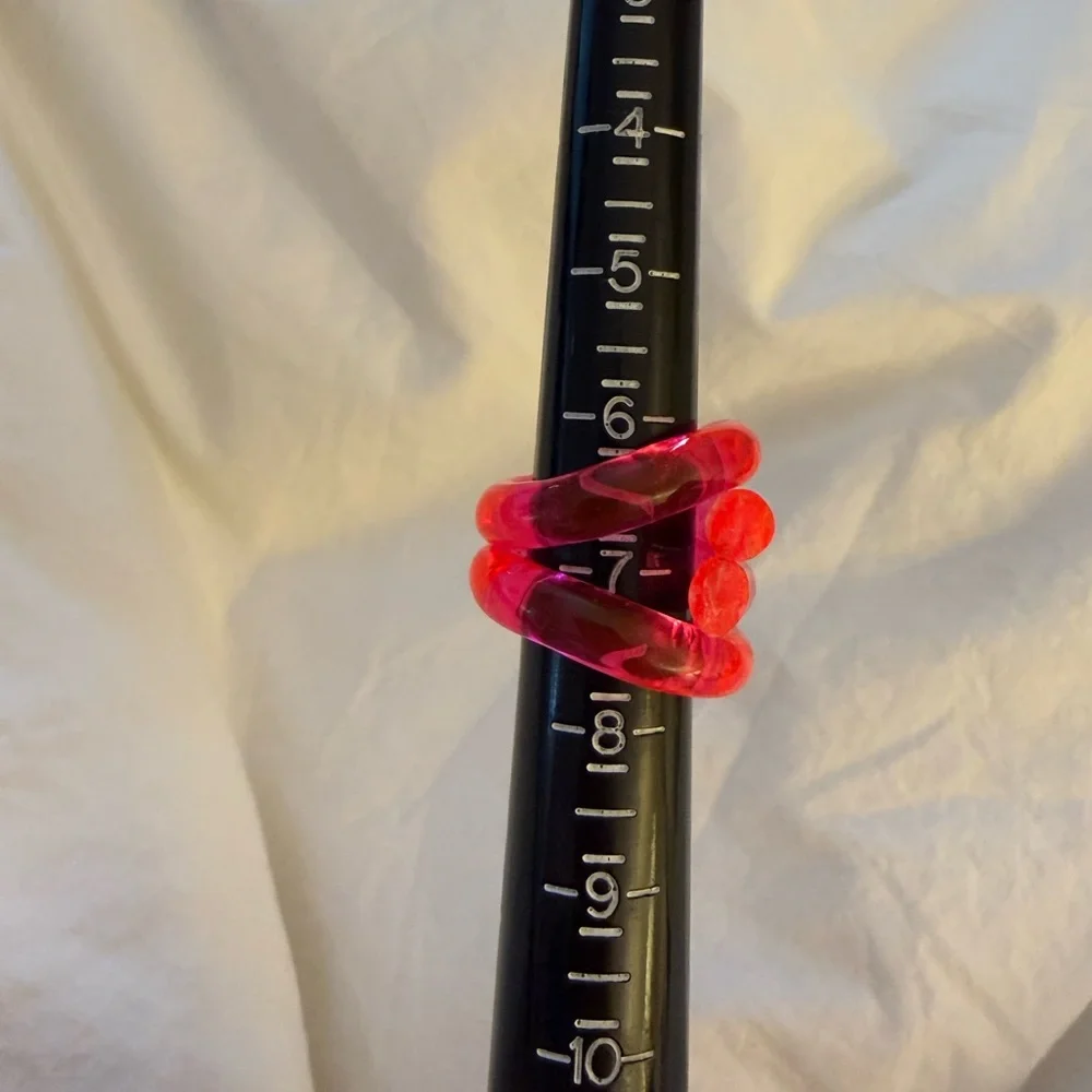 CHOFA Belt Lucite Ring Neon Pink Acrylic Statement Ring Size 7 - Picture 2 of 5